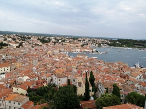 Rovinj a Szt. Eufémia székesegyház harangtornyából